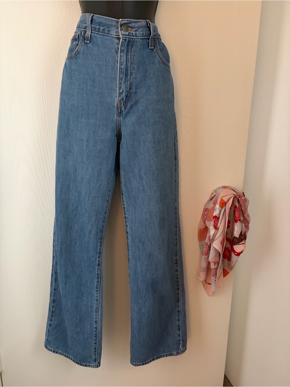 Levi’s High Waisted Straight Jeans